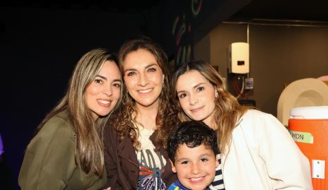  Eli Berrones, Alejandra Dip, Sebastián y Vero Meade.