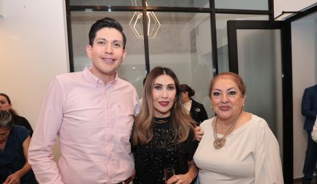  Gerardo Campos, Adriana del Rocío Ruiz y Elda Campos.