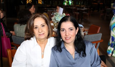  Maru Escobedo y Martha Acebo.