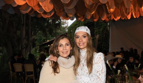  Consuelo Fernández con su hija María José Macías.