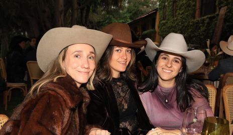  Samantha Chávez, Isabela Mendizábal y Cecilia García.