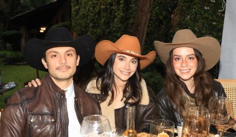  Enrique Galán, Greta Chávez y María José García.