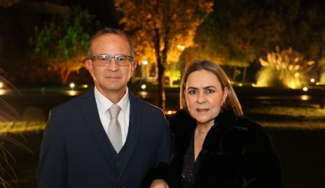  David de la Torre y Lupina Soto.