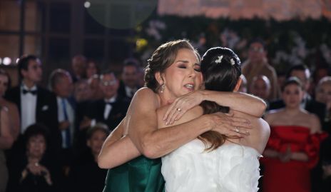 Ana Hunter con su hija Ana Morales.