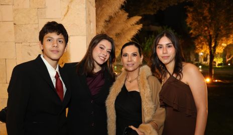  Federico Corona, Bárbara Corona, Bárbara Morales y Fernanda Corona.
