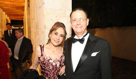  Gabriela Mora y Gustavo García, papás del novio.