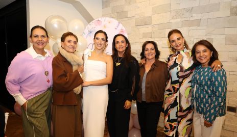  Toyita Villalobos, Toyita Valdés, Vale Rangel, Cristina Villalobos, Sandra Estúa, Beatriz Rangel y Rebeca Córdova.