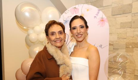  Toyita Valdés de Villalobos y Valeria Rangel.