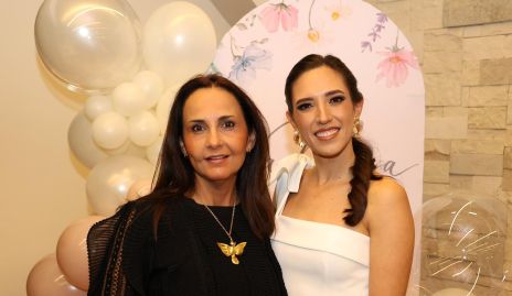  Cristina Villalobos y Valeria Rangel.