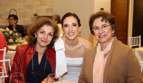  Carmelita, Valeria e Isabel.