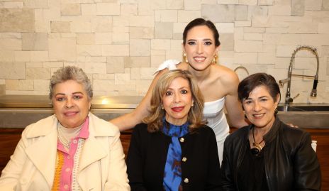  Silvia Esparza, Alma de Rodríguez, Valeria Rangel y Ana Garza.