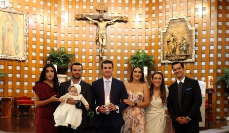  Mariana Almendarez, Arturo Aranda, Alejandro Aranda, Andrea Rossel, Cristina Martínez y Héctor Aranda con Lucca.