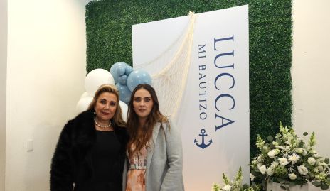   Claudia García con su hija Andrea Rossel.