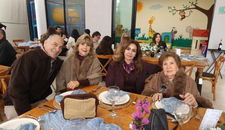  Amaro Insua, Lupita García, Patricia García y Guadalupe García.