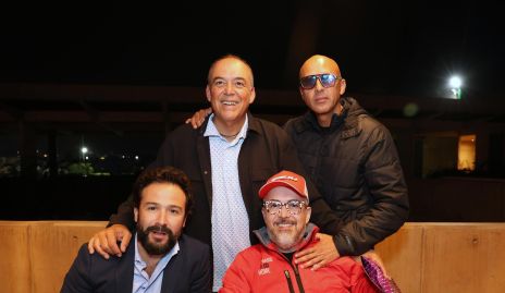 Johan Werge festejando su cumple con su hermano y sus amigos.