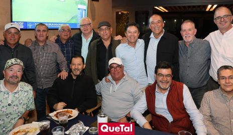  Johan Werge festejando su cumple con sus amigos de Potosino.