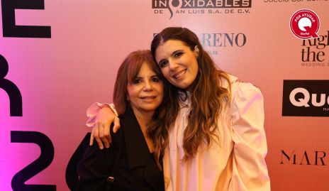  Laura Autrique con su hija Sofía Cavazos.