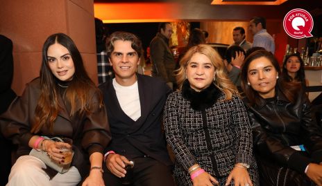  Ximena Navarrete, Juan Carlos Valladares, Carmenchu y Lorena.