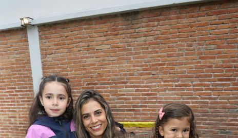  Sara, Loretta, Regina y Giselle.