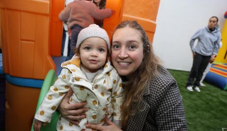  Mónica  Llamazares y Roberta Camargo.