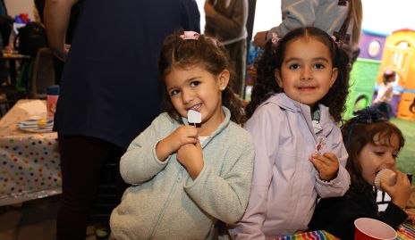  Luisa Guerra y Alena Romo.