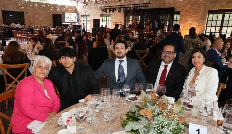  Rebeca Sánchez, Miguel, Carlos Gómez, Juan Carlos Gómez y Sassari Beatriz Tello.