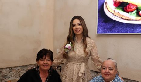  Laura Córdova, Ana Contreras y Guillermina Córdova.