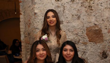  Karla Contreras, Ana Contreras y Caro Contreras.
