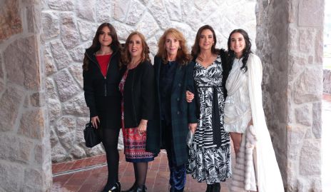  Karina Cantú, Dina González, Gaby Cantú, Blanca González y Claudette Villasana.
