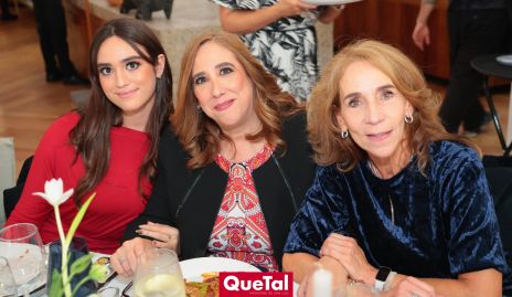  Karina Cantú, Dina González y Gaby Cantú.