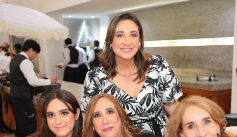  Karina Cantú, Dina González, Blanca González y Gaby Cantú.