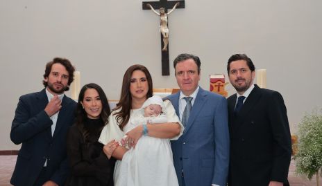 Emiliano con sus papás y padrinos, Eduardo Cantú, Carolina Gutiérrez, Blanca Cantú, Eduardo Martínez y Fabián Martínez.