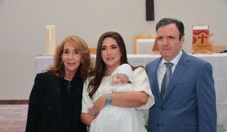  Gaby Cantú, Blanca Cantú y Eduardo Martínez con Emiliano.