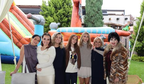  Mariana, Paloma y Paulina González, Luciana Artolozaga, Paloma Artolozága, Olga Espitia y Lucy Stahl.