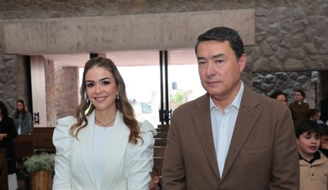   Georgina Rivera y Emilio Ramírez, padrinos de Cristóbal.