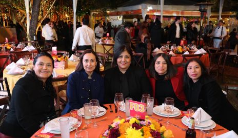  Jazmín, Miriam, Mercedes, Angélica Cárdenas y Marisol Gómez.