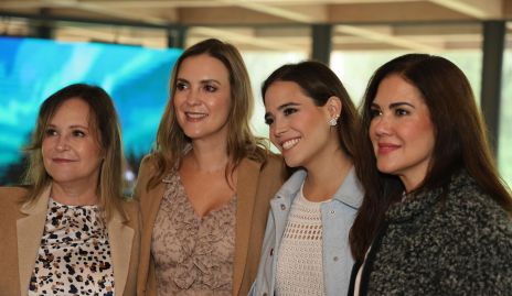  Hermanas Pérez de la Garza con la futura novia.