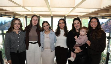  Ingrid De Luna con sus amigas.
