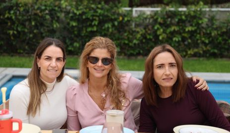  Maripepa Muriel, Lourdes López y María José Abaroa.