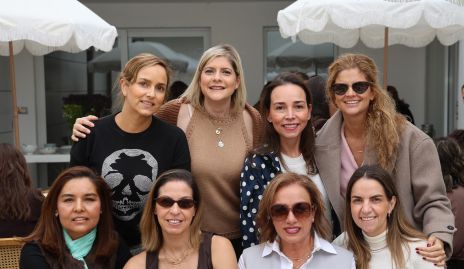  Paty Estrada, Karla Verástegui, Ana Rosa Guerra, Lu López, Lorena Torres, Ceci Limón, Karina Ramos y Maripepa Muriel.