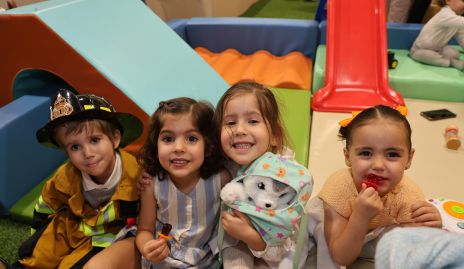  Pablo Torres, María Pía Labastida, Amalia Torres.