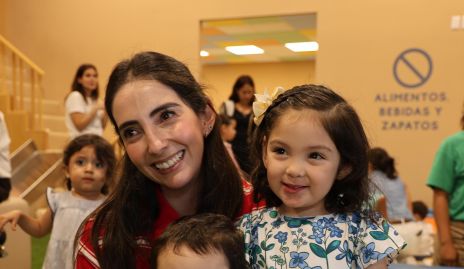 Mariana Alcalá con sus hijos Miguel e Inés Torres.