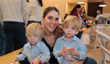  Ingrid Nito con sus hijos Bruno y Franco.