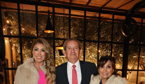  Paulina González, Gerardo González y Paulina Humara.