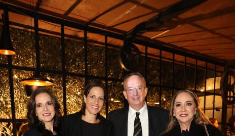  Cristina Castañares, Lorena Lara, Alejandro Michel y Cristina Guerra.