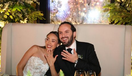  Los recién casados Paola Ascanio y Eduardo Zepeda.