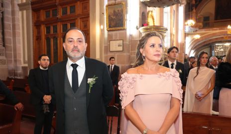  Eduardo Zepeda y Erika Rodríguez, papás del novio.