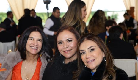  Claudia Vega, Erika Campos y Mónica Gutiérrez.