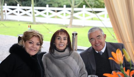  Montserrat Lozano, Susana Rangel de Lozano y Alberto Lozano.