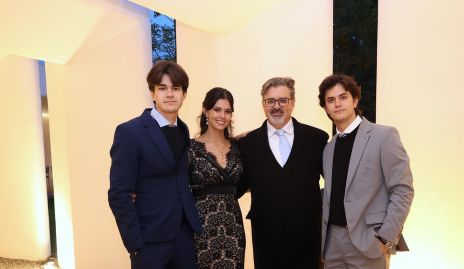  Jorge Lozano, Anika Lozano, Jorge Lozano y Alex Lozano.